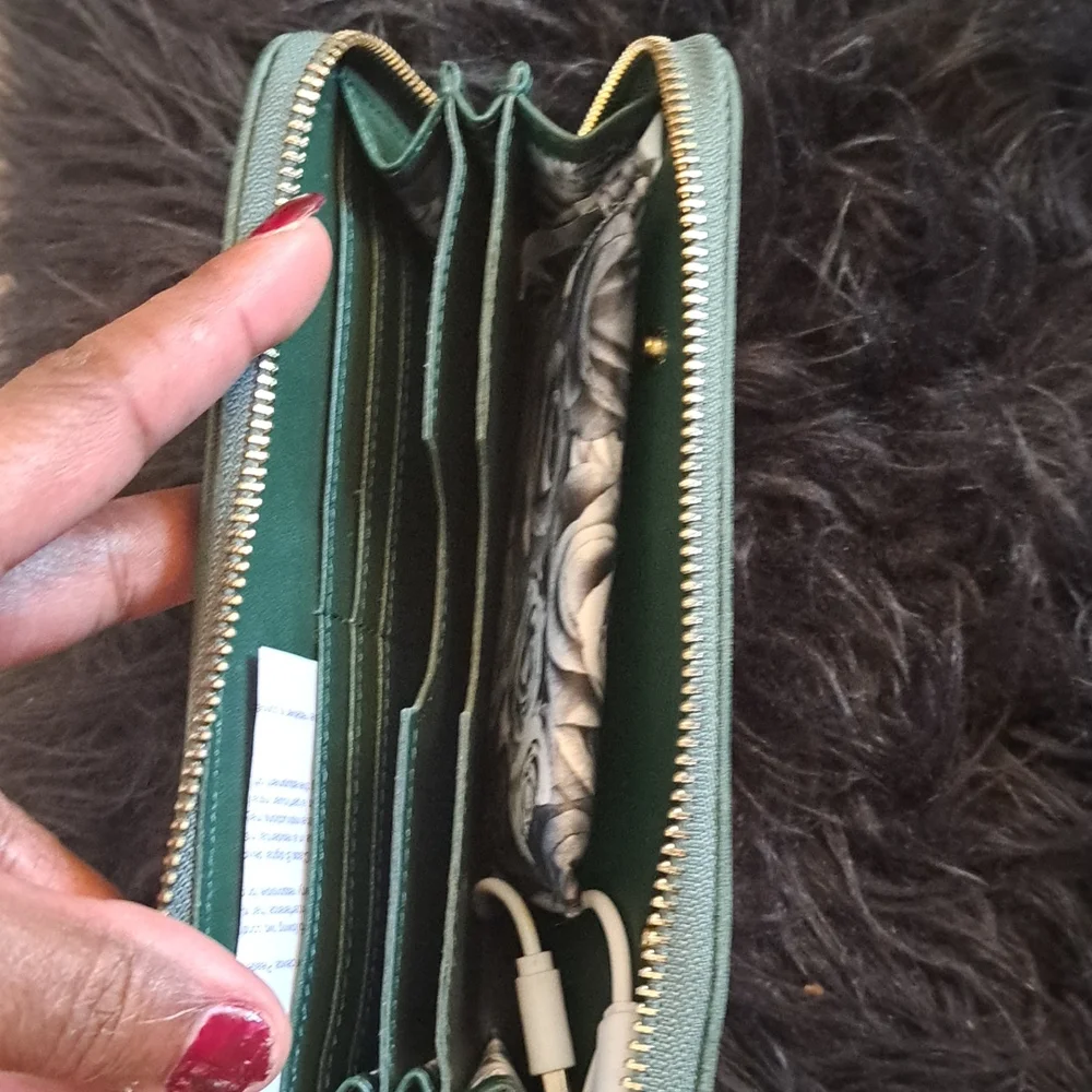 Nwt Wallet/Charger